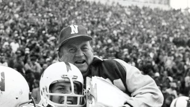 1971 Nebraska-Oklahoma football 16 Devaney ride USATSI_3926498